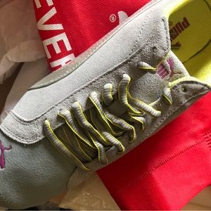 Ladies Puma sneakers “Janine Dance Flower” Limestone/Silver/Wild Aster Suede NIB